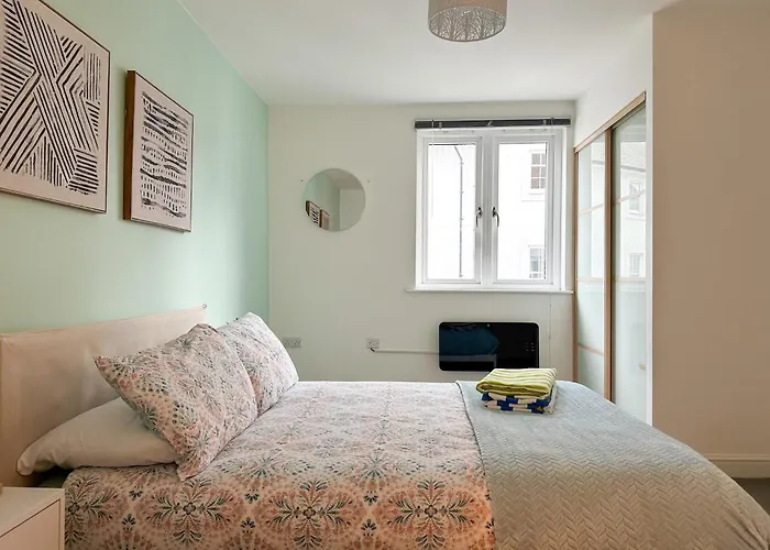 Luxury 2 Bedroom City Centre Apartment - Secure Parking - Amazing Location!