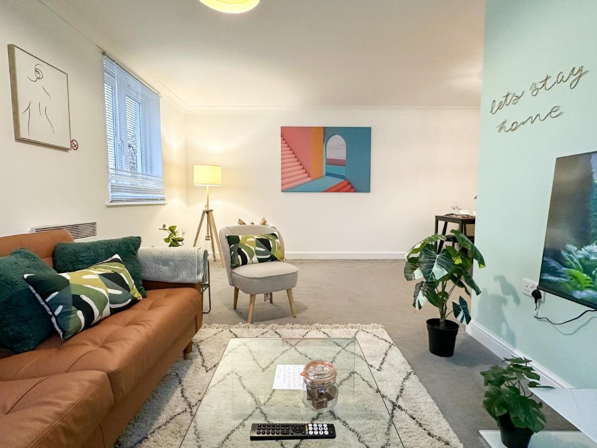 Apartment Luxury 2 Bedroom Centre - Secure Parking - Amazing Location!