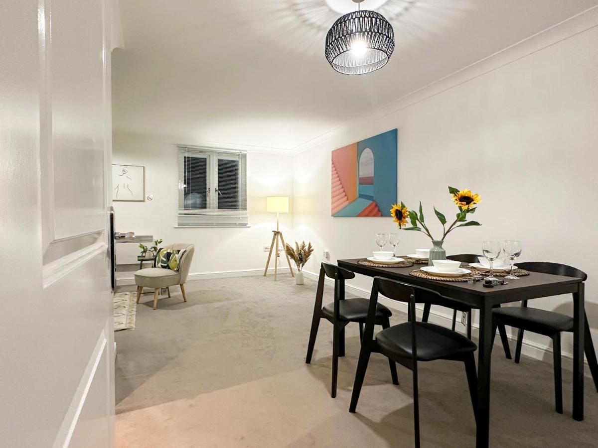 Apartment Luxury 2 Bedroom Centre - Secure Parking - Amazing Location! *
