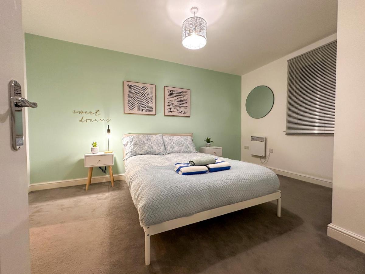 Apartment Luxury 2 Bedroom Centre - Secure Parking - Amazing Location!
