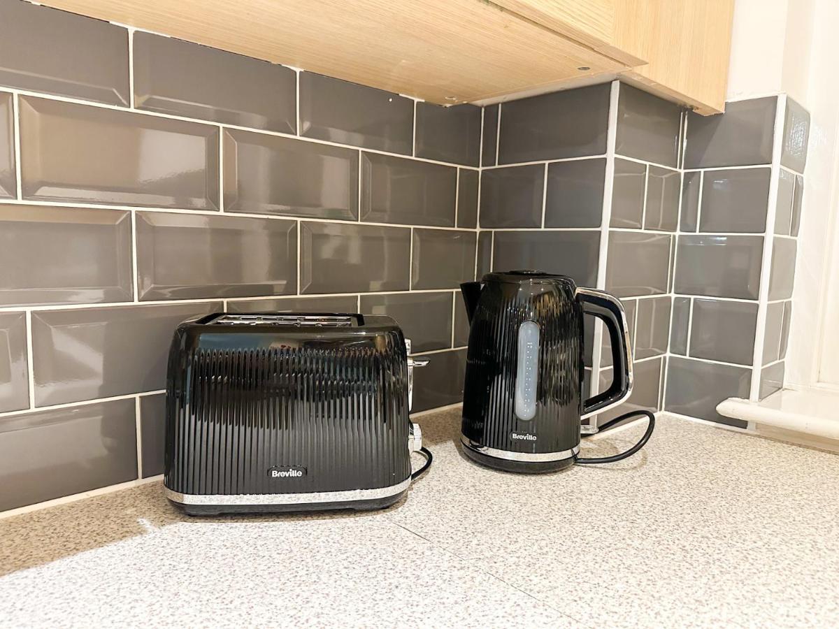 Luxury 2 Bedroom Centre - Secure Parking - Amazing Location!