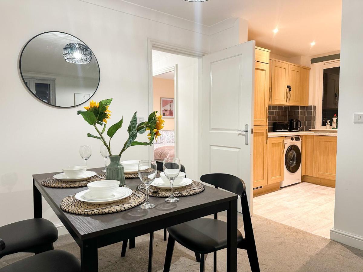 Luxury 2 Bedroom Centre - Secure Parking - Amazing Location! Apartment Canterbury