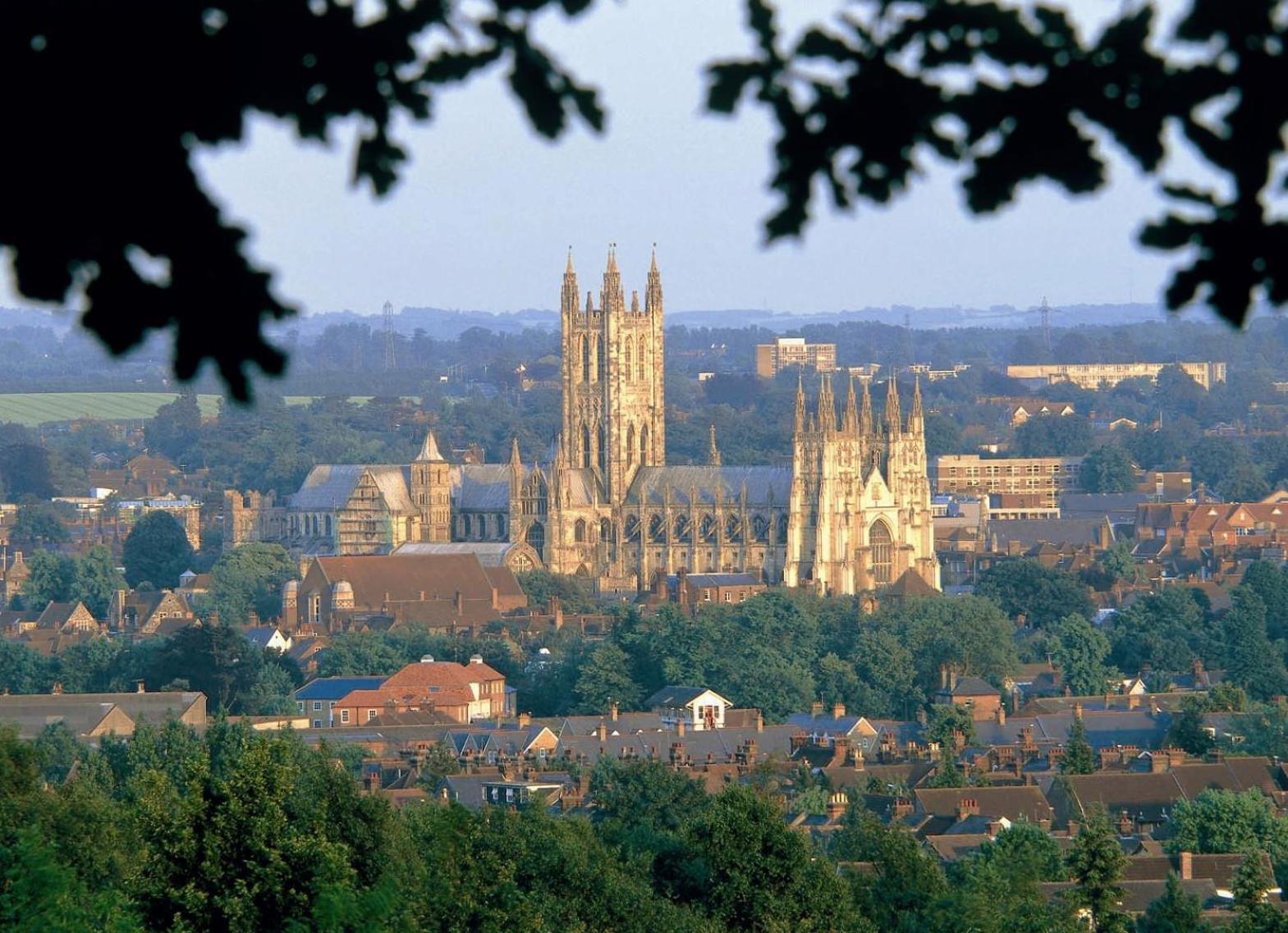 Apartment Luxury 2 Bedroom Centre - Secure Parking - Amazing Location! *