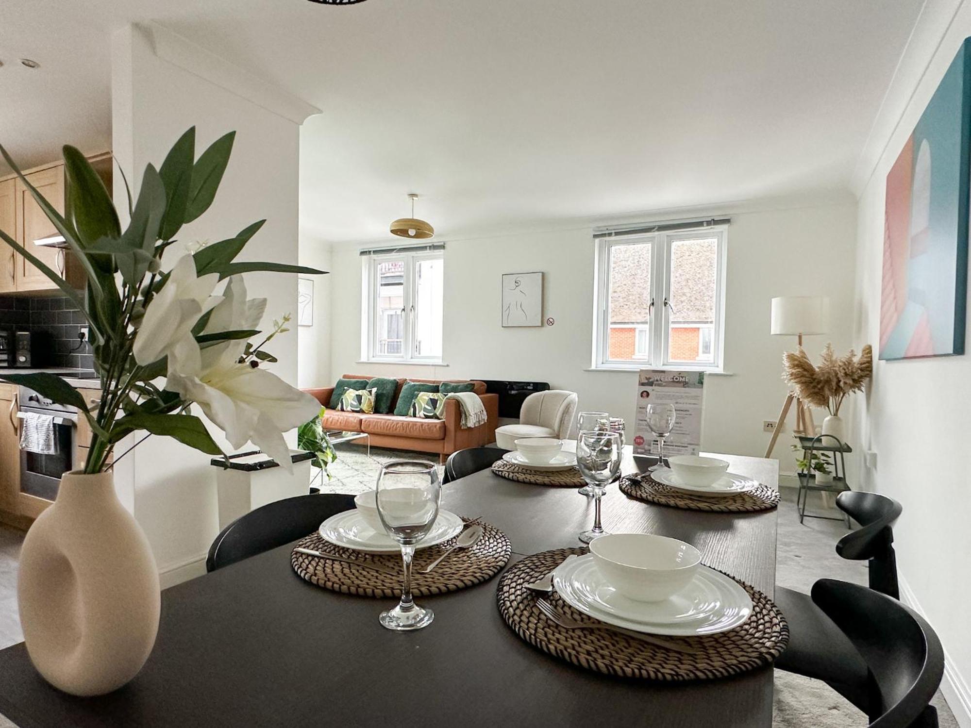 Apartment Luxury 2 Bedroom Centre - Secure Parking - Amazing Location!