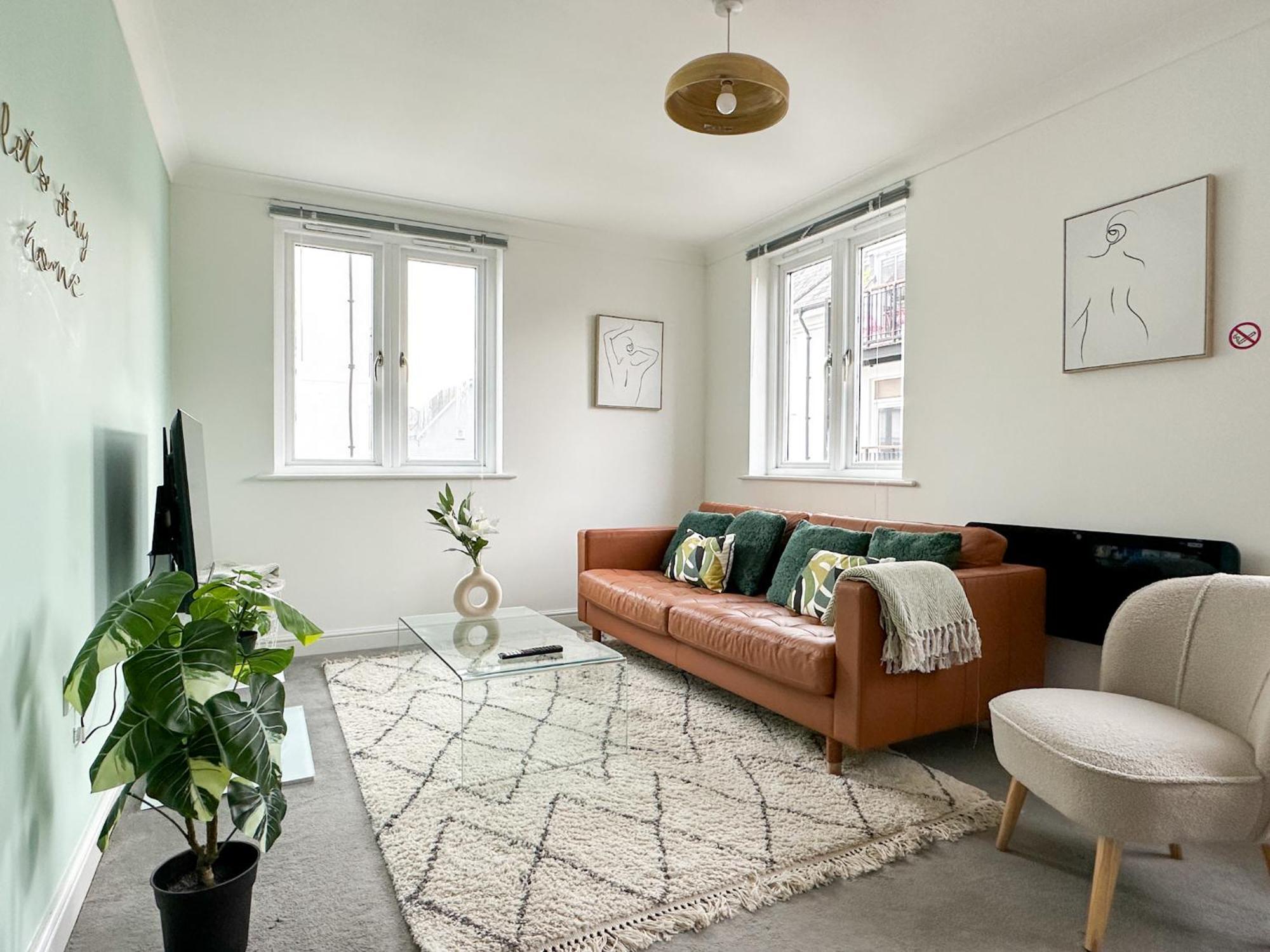 Luxury 2 Bedroom Centre - Secure Parking - Amazing Location! Apartment Canterbury