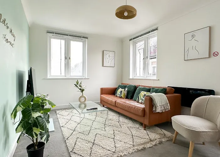 Luxury 2 Bedroom City Centre Apartment - Secure Parking - Amazing Location!