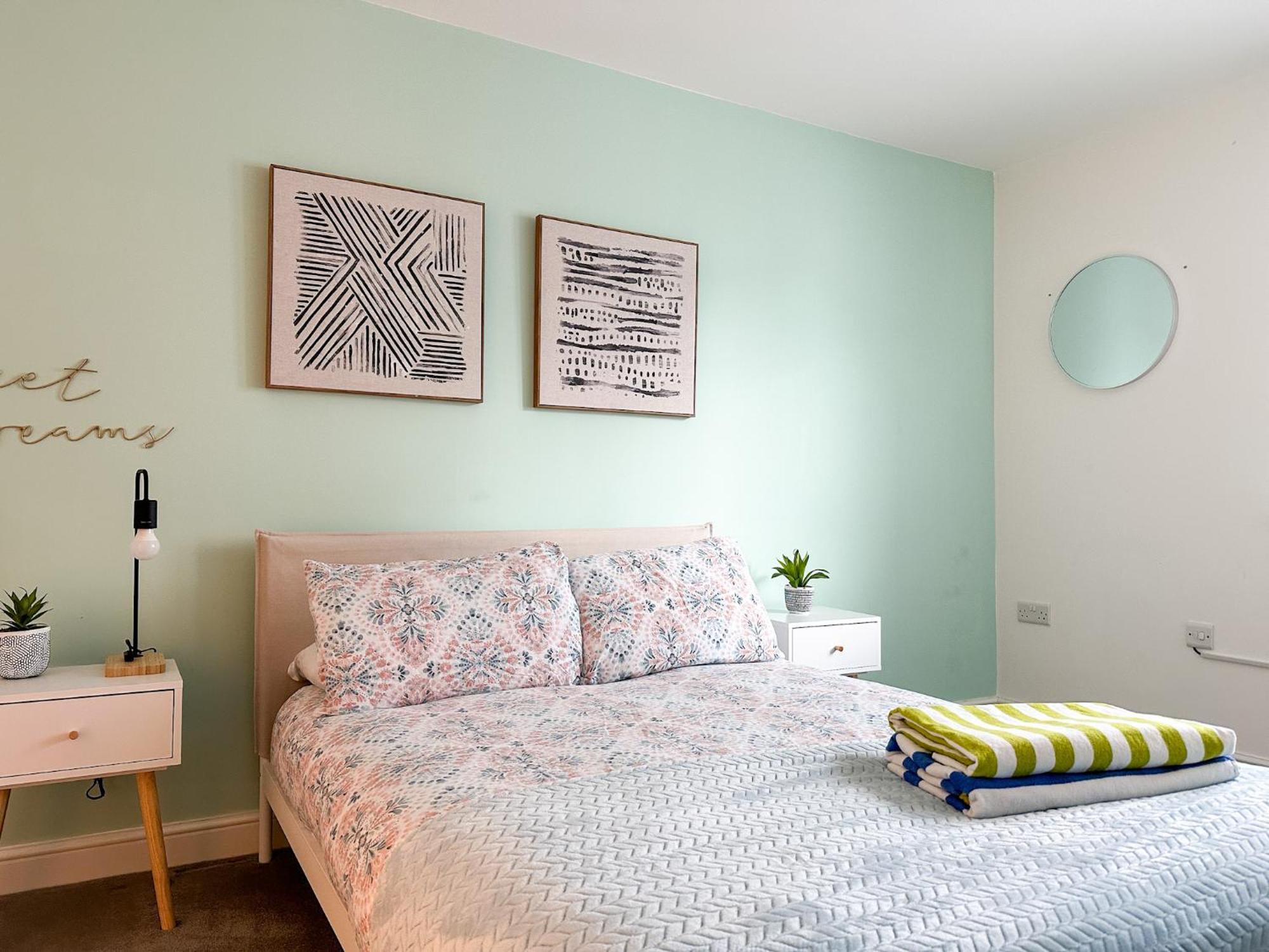 Luxury 2 Bedroom Centre - Secure Parking - Amazing Location! Appartement Canterbury